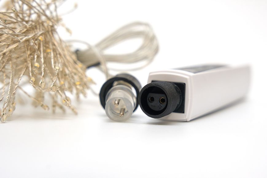 Світлодіодна гірлянда-нитка, довжина 5 м, 500 LED, тепле біле світло, 8 режимів, живлення павербанк, з пультом, IP44 (720643) 720643 фото