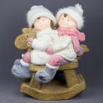 Декоративная новогодняя фигурка Мальчик и девочка на лошадке, 41,5&times;24,5&times;48 см, белый, магнезия (920036) 920036 фото